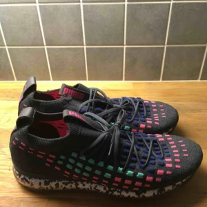  - Puma Jamming Fusefit sneaker. Endast använda ett par gånger, mycket fint skick bortsett från en strap på vänstra skon som gått upp (påverkar inte passformen)