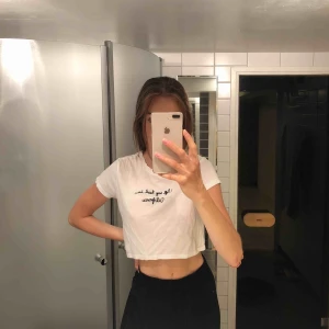 Top  - Toppen är från ”Pull and bear” Aldrig använd och har inga defekter Det står ”i left my heart in California” Kan mötas upp i Malmö annars betalar man frakt själv, jag har swish (priset kan diskuteras)