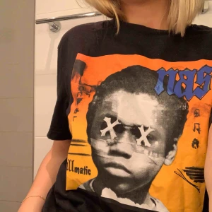  - Cool tisha från HM sitter som en S-M 🥳