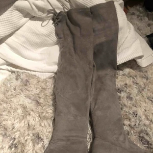  - Overknee från Nelly använda 1 gång passar 36  