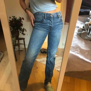  - Säljer dessa unika lågmidjade bootcut jeansen köpta second hand!