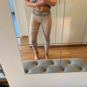  - Endast använda en gång. Har vidare köpt XS i Stronger-tights, därför jag säljer.  Nypris: 699:- 