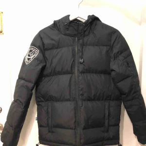  - Köpt för 1999kr och bara använd lite förra vintern, i väldigt bra skick, frakt tillkommer