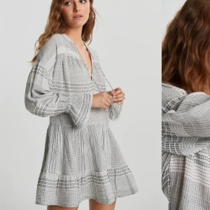 Trendig klänning - Säljer denna tunikan/klänning från Gina Tricot🖤frakt tillkommer. Skriv för fler bilder som inte är från deras hemsida