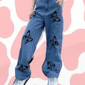 Ett par skit snygga jeans köpta här på plick för 360kr. Säljer tyvärr för att de visade sig vara för stora:(. Den är storlek 36 men passar även 38. Skriv privat om intresse💕💕💕 Frakt tillkommer.