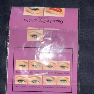 Eyeliner mallar/stickies - Quick Eyeliner Stickies som är mallar för att kunna få till rätt eyeliner form. Det finns en rad olika varianter av former på mallarna. Man klistra på dem på huden så målar man efter mallen. Om du är intresserad av fler saker i min profil kan jag göra paketpris.