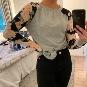 Tröja - Långärmad tröja köpt på SHEIN, bra kvalité.