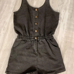 Playsuit - Svart playsuit 