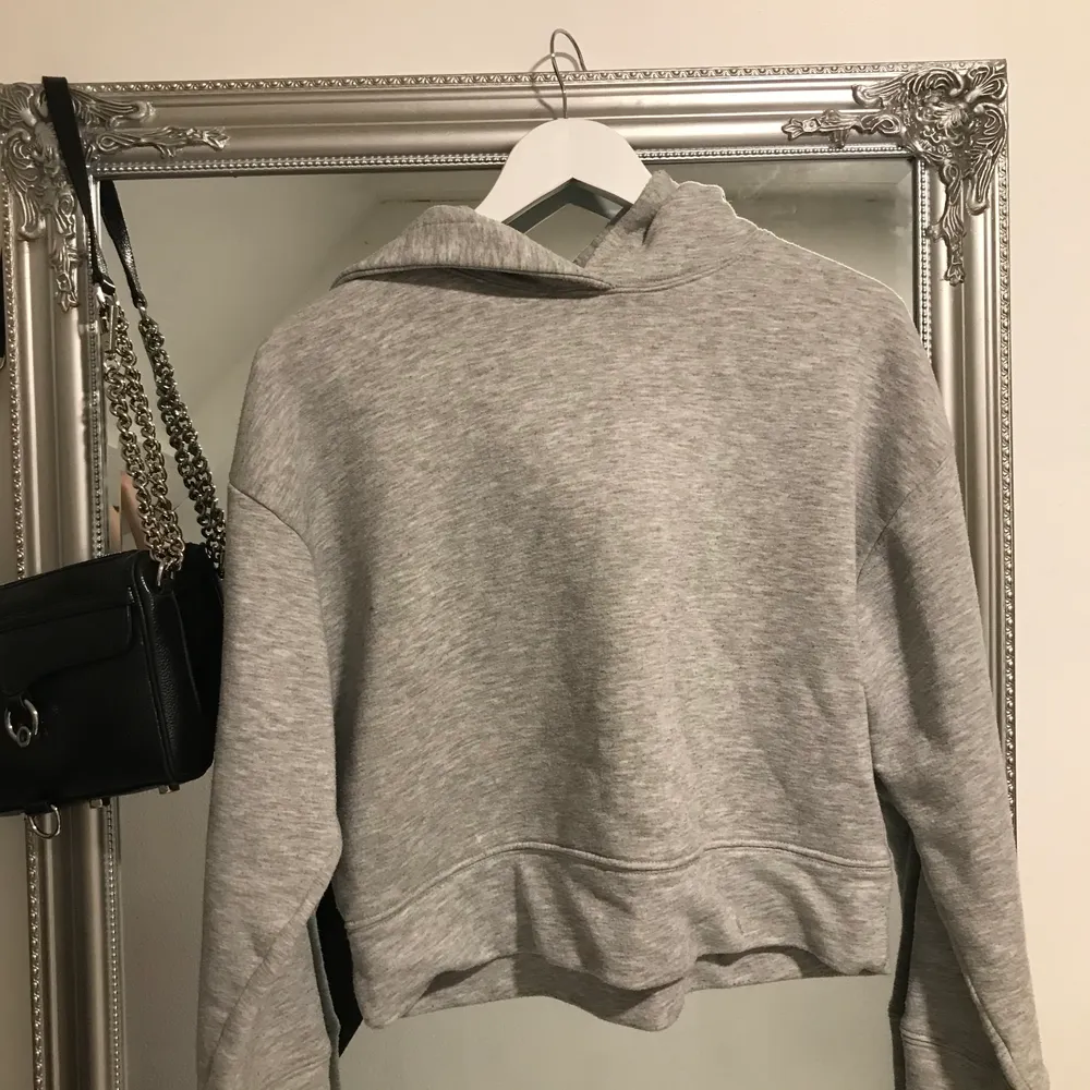 Cropped hoodie från Zara. Hoodies.