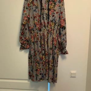 Klänning - Fin klänning, använd en gång.