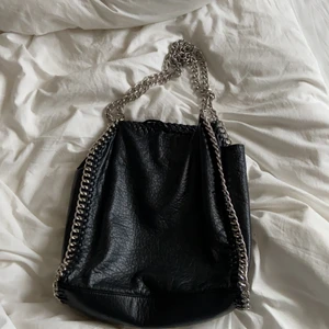 väska  - väska köpt från scorett använd men ändå i ett bra skick 