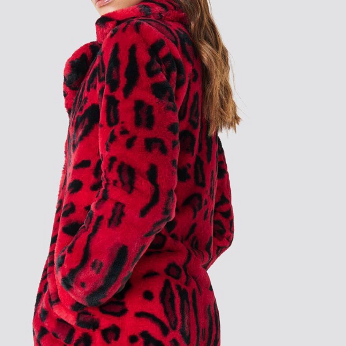 Röd leopardmönstrad fuskpälsjacka - 91
