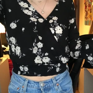 Fin blus - Fin blus från h&m storlek 34, säljes då den är lite trång på mig❤️