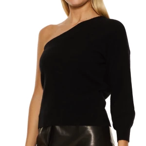 Lisa yang tröja - Säljer min Lisa yang tröja. Så snygg. Säljer då den är för liten. Den är i storlek 0 och ser ut som ny. Priset ligger på 400 men högsta budet är 450kr. Den är 100% cashmere. Jag kan mötas upp i Sthlm men annars står köparen för frakt. Den köptes för 1800 kr. 