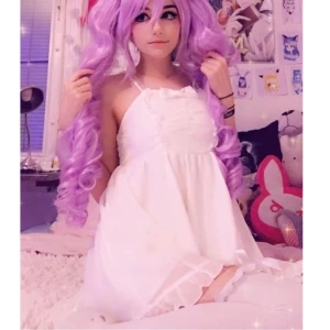 kawaii lolita klänning - hej jag säljer min söta klänning från kawaii shop som är storlek M men passar xs-m beroende på längd och önskad passform. inbyggda bh kupor och väldigt väl gjord. ska flytta så behöver tyvärr göra mig av med det jag inte använder:( den är endast testad och sen har den hängt i min garderob 