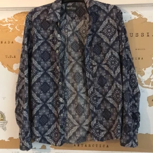 Mönstrad skjorta  - Oanvänd mönstrad skjorta! 