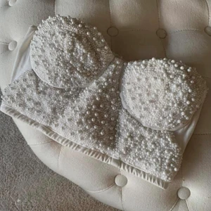 Bustier Rihanna  - En bustier köpt från Bikbok i storlek M. En defekt på vänster bygel, går dock att trycka tillbaka och sy igen. 