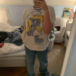  - Otroligt cool oversized tshirt från zara limited edition! Coolt tryck på både framsidan och baksidan, jätte bra skick