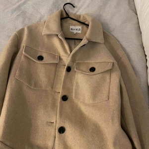  - Jacka från Nakd nyskick använd 1 gång bara, Storlek M