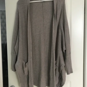 Cardigan - Skön och stilfull cardigan.