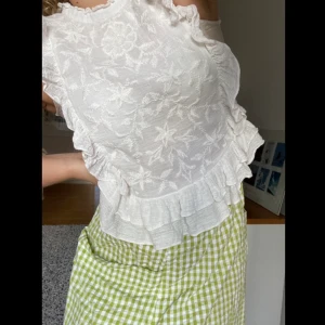 Zara ”blus-topp” - Jätte söt och härlig topp från Zara. Har inte kommit till användning tyvärr:((