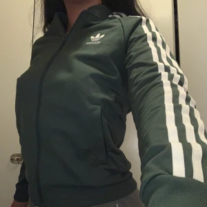 Adidas tröja - En grön tröja från adidas 