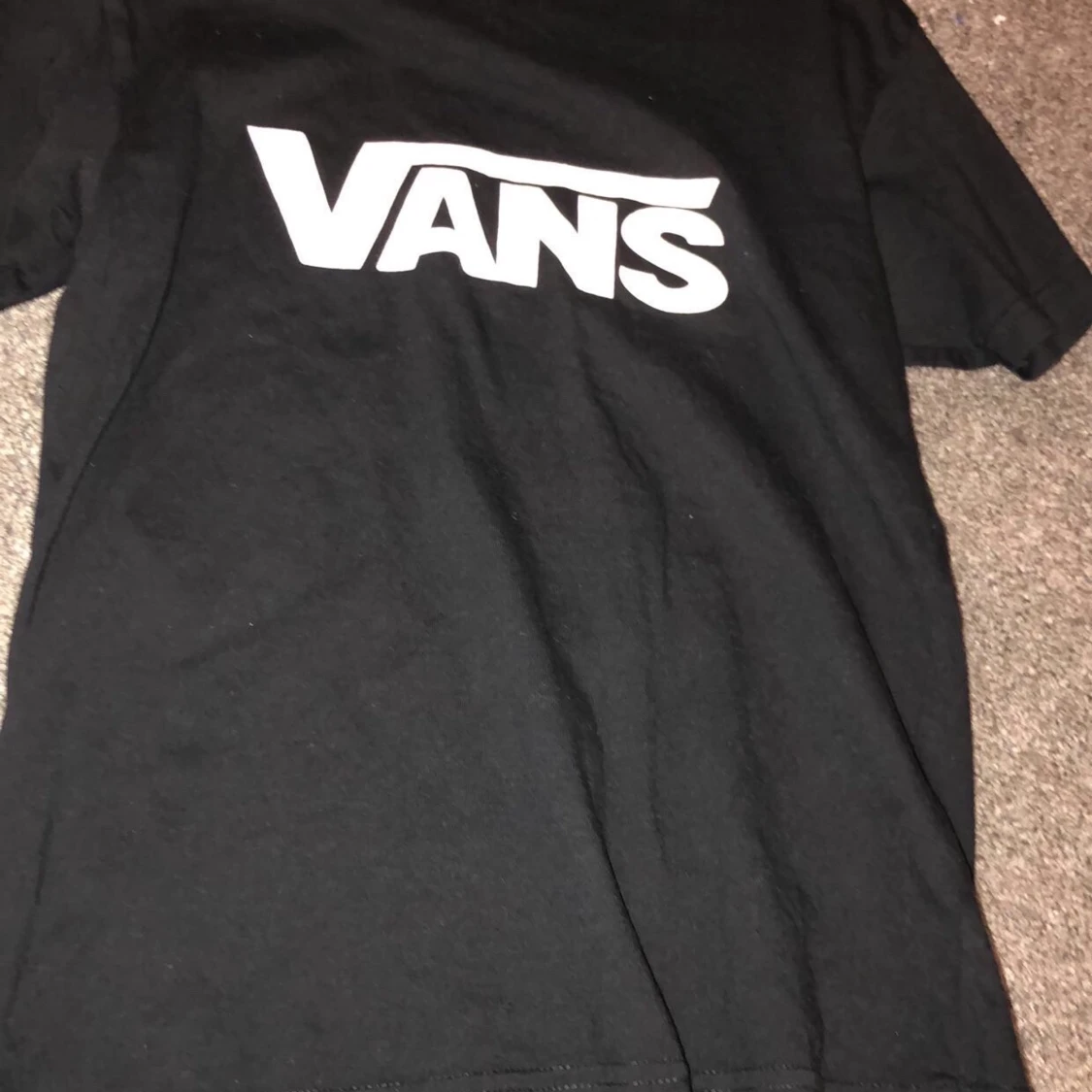 Vans tröja väldigt fin men inte min direkt stil med svart längre skulle passa någon annan🥰