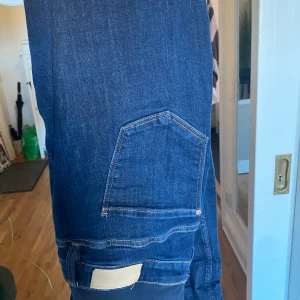 Mammajeans skinny stl 38 - Mammajeans skinny, stl 38 från H&M