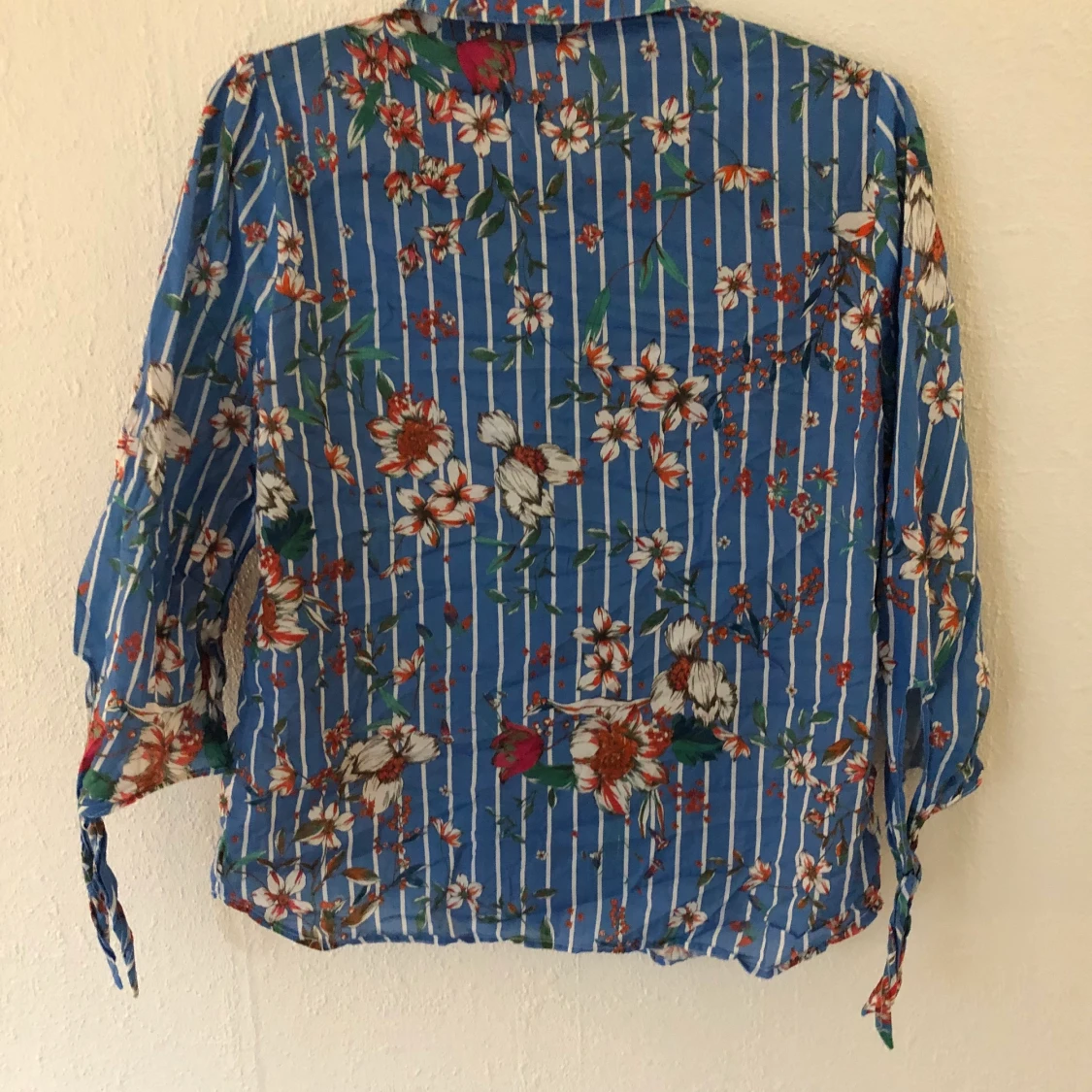 BLÅ BLOMMIG BLUS - 91