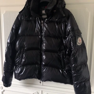 Moncler Himalaya svart - 8/10 skick storlek 5 