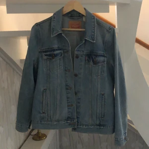 Levi’s Jeansjacka - Som ny, använd fåtal gånger