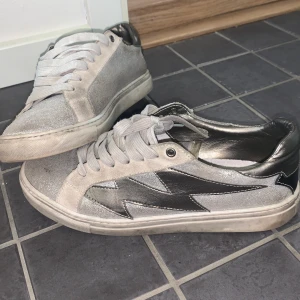 Zadig skor - Storlek 37 skokartong ingår kan mötas upp i stockholm, köptes för 1600kr