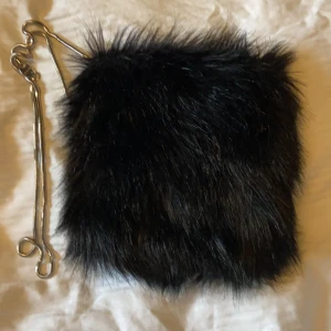 Väska - Fluffväska från Carin Wester, som ny.