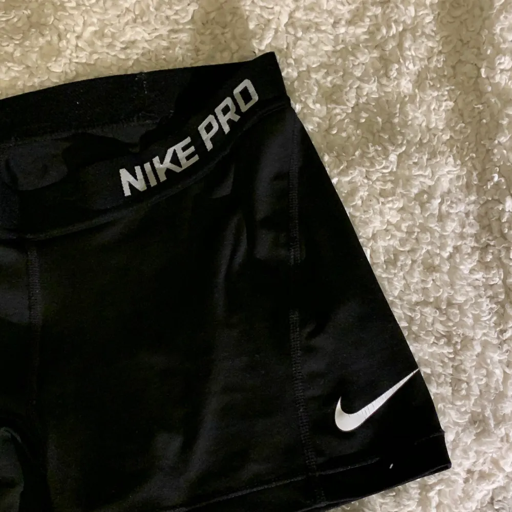 Säljer dessa Nike PRO shorts i storlek xs. Shorts.