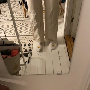 Vida jeans  - Beiga vida jeans ifrån bikbok! Köptes för 599 :- säljes för 230 :-