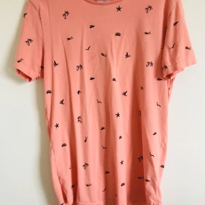 Surf style T-shirt  - Skön tisha med sjyst lösare passform. 