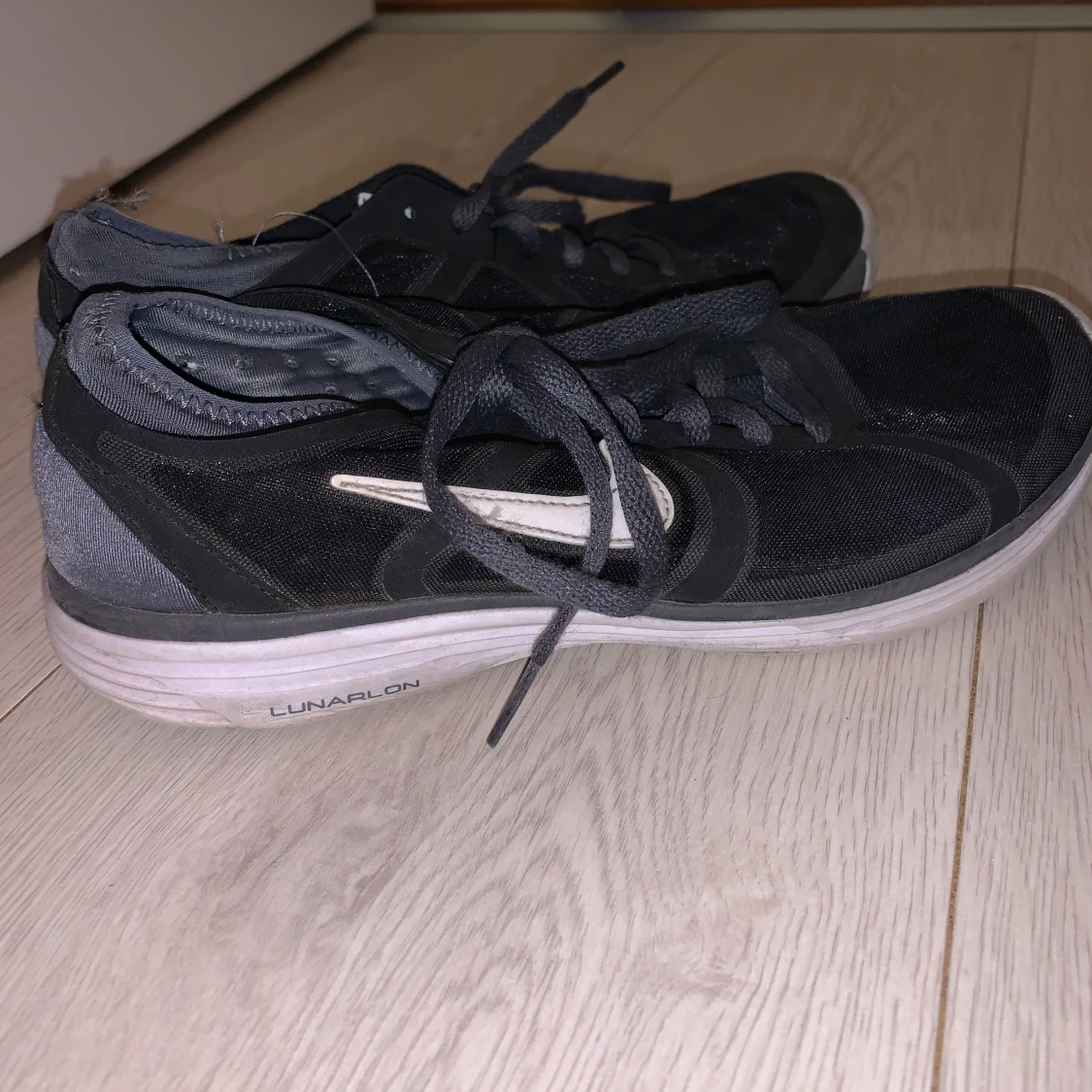 Springskor från NIKE - 90