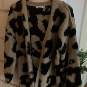 Mysig leopard kofta från nakd - Mysig leopard kofta från nakd, perfekt nu till hösten!