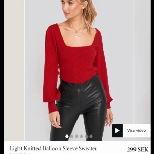 Söt stickad tröja från NA-KD. - Superskön tröja med fin halsringning i storlek XS men sitter även väldigt bra på S . Tyvärr kommer den inte till användning för mig, och därav säljer jag den till någon som förhoppningsvis får mer användning av den! ❤️