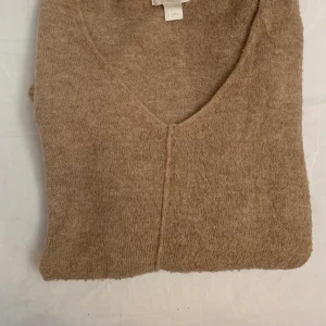 Mysig tröja  - Mysig brun stickad tröja. Perfekt nu till hösten🍁🍁