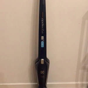 Ergorapido dammsugare  - Trådlös dammsugare från Electroluxtoppen bra skick, för den kommer aldrig till användning. 