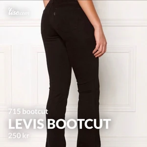 Levis bootcut lowrise❤️ - Säljer mina älskade bootcutjeans från Levis! Nypris 999kr!! Säljer för 250 inklusive frakt 😊 dem är för små för mig. Storlek 24 