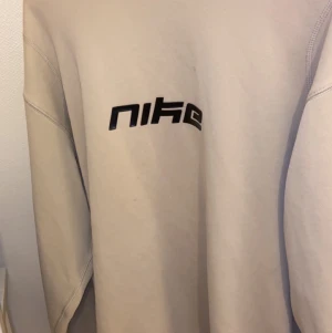 Vintige nike  - En super fin vitige nike tröja❤️ säger pga att den inte kommer till användning:( som nu ser så är den tyärr sönder i kragen men den är ändå super fin