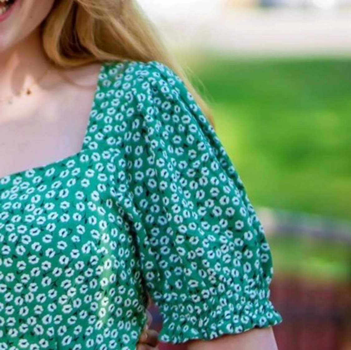 Midiklänning med puffärm - 91