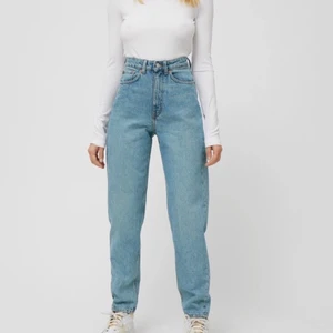 Weekday lash jeans  - Säljer mina favoritjeans då de tyvärr är för stora för mig. Storlek 30/30. Frakt tillkommer eller kan mötas upp i malmö/ lund.