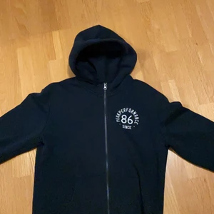 Peak Performance Blå Zip Hoodie M - Nypris 900kr, storlek M, använd men i god skick 8/10