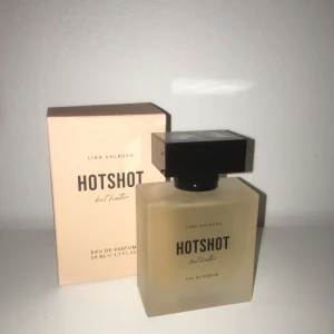 Hotshot but hotter (Linn Ahlborg) - Säljer Linn Ahloborgs fantastiska nya parfym, hotshot but hotter❣️ Den är limited edition och SLUTSÅLD!    {Skriv bud privat}☺️ ledande bud 680kr + frakt!!