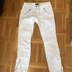 Jeans - Fint skick, frakt ingår ej.