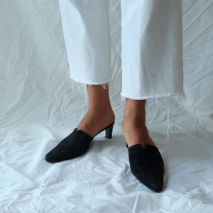 Låga klackar, mocka - Även dessa säljs på @haawsecondhand på Instagram 💙💙💙