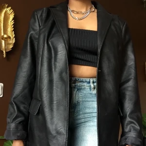 Oversize skinkappa - Den här kappan är helt oanvänd och perfekt inför hösten! 